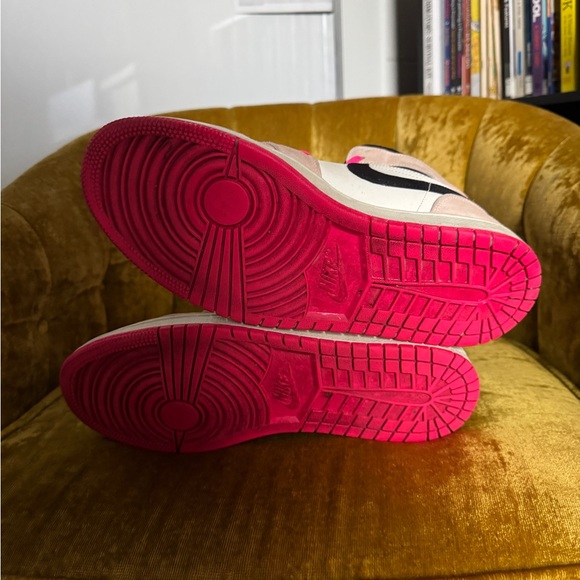 The Air Jordan 1 Mid Crimson Tint Hyper Pink Size 11 Good Condition - Picture 7 of 7